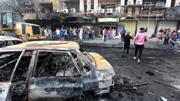 Opt morți într-un atentat sinucigaș la Bagdad