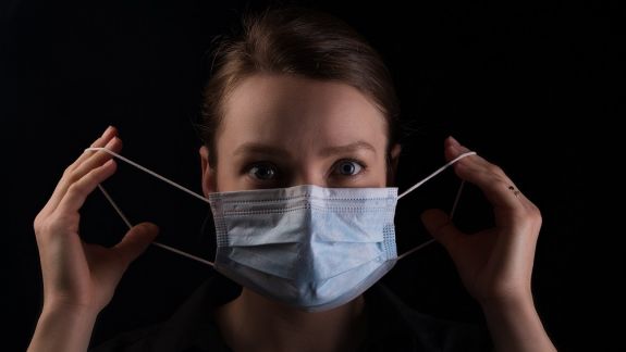 Pandemia de COVID-19 a declanșat stări de depresie în rândul populației. Cu ce provocări și probleme se confruntă oamenii în această perioadă