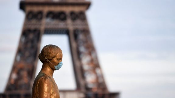 Parisul intră în lockdown pentru cel puțin o lună. Școlile și grădinițele vor rămâne deschise