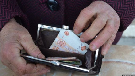 PAS propune revenirea la condițiile de pensionare prevăzute până în 2020. Proiectul de lege prevede și pensia pentru carieră lungă