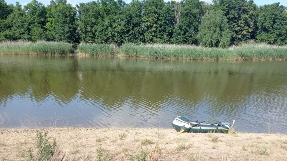Patru persoane s-au înecat într-un iaz din raionul Comrat, după ce barca în care se aflau s-a răsturnat (UPDATE)