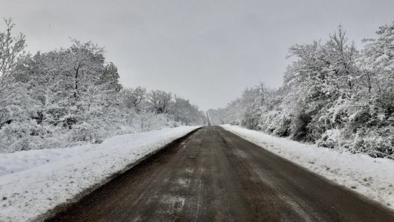 Pe parcursul nopții de luni, 58 de utilaje speciale au intervenit pentru deszăpezirea și combaterea lunecușului pe drumurile publice naționale