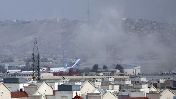 Pentagon: Mai mulți militari americani au fost răniți sau uciși în atentatul de lângă aeroportul din Kabul