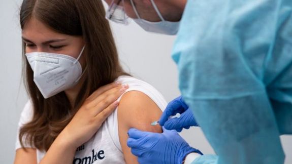 Peste 30% din moldoveni sunt vaccinați împotriva COVID-19 cu schema completă