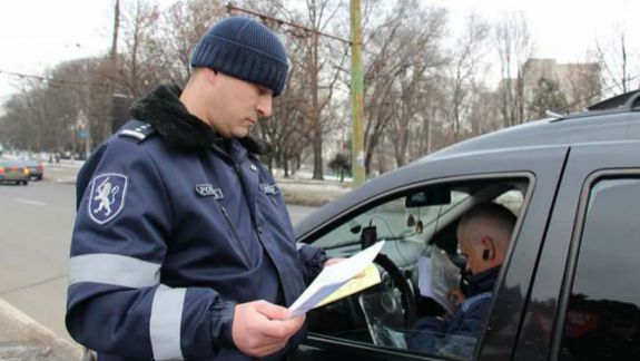 Peste 7 000 de șoferi documentați de inspectorii de patrulare pentru geamuri umbrite și defecțiuni tehnice