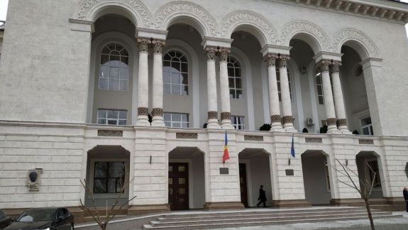 PG verifică dacă printre cele 100 de persoane sechestrate într-un local în capitală se numără și procurori