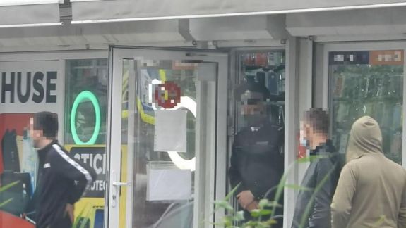 Polițiști, implicați într-o schemă de corupție de la Piața „Calea Basarabiei”. Cereau 500 de lei pentru a scuti comercianții de amenzi