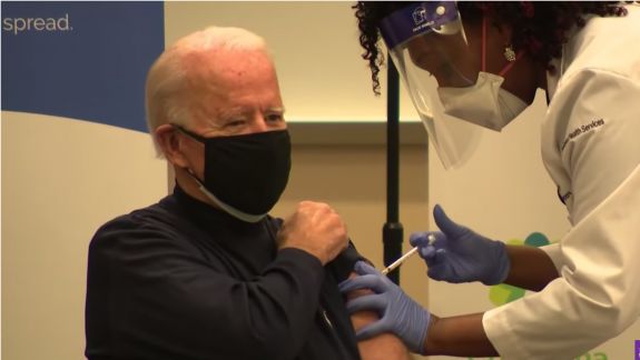 Preşedintele ales al SUA, Joseph Biden, și-a administrat public vaccinul anti- COVID-19 (VIDEO)