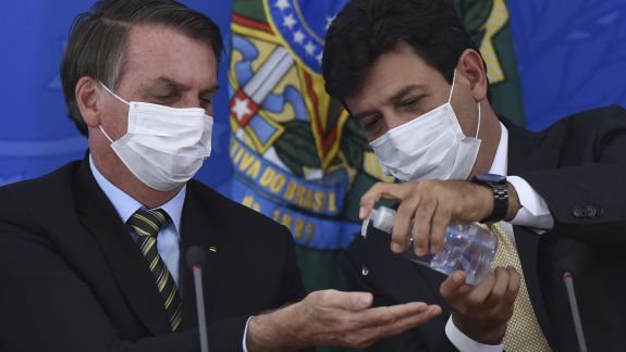Președintele Braziliei l-a demis pe ministrul Sănătății, în plină epidemie, pentru că acesta opta pentru restricții mai dure