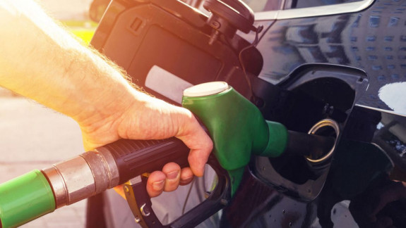 Prețurile la carburanți continuă să scadă: Motorina, mai ieftină cu 36 de bani per litru