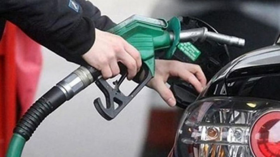 Prețurile la carburanți, în scădere: Joi, un litru de benzină va costa cel mult 24 de lei și 70 de bani