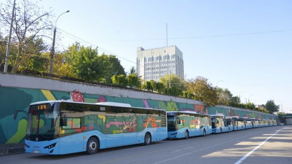 Primăria a recepționat zece autobuze noi de model ISUZU. Acestea vor fi repartizate pe rutele suburbane