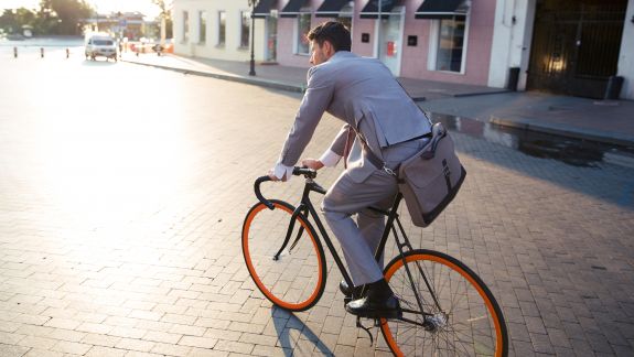 Primarul îi va provoca pe angajații municipalității să vină la muncă pe bicicletă