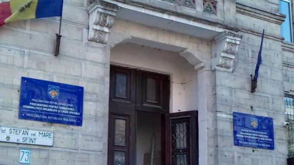 Procurorii anticorupție fac percheziții în birourile procurorilor PCCOCS, Dumitru Răileanu și Elena Ceruță
