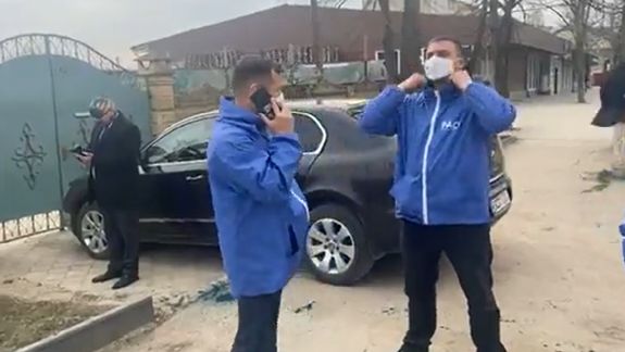 Procurorii au audiat un nou învinuit în cazul lui Tudor Tutunaru, stropit cu verde de briliant de membrii PACE