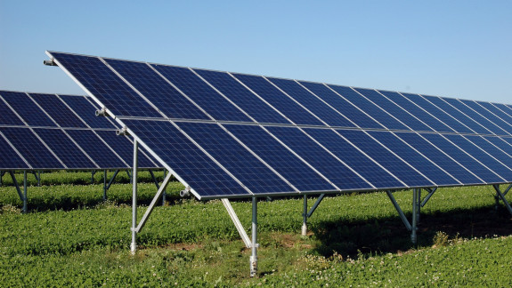 Program de susținere a agricultorilor: Producătorii pot să procure panouri fotovoltaice cu 50% sprijin din costul investiției