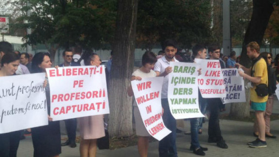 Promo-LEX: La patru ani de la expulzarea ilegală a profesorilor turci, justiția încă este așteptată