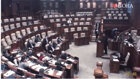 Rând pe rând, deputații au golit sala Parlamentului. Greceanîi: Au decis să facă boicot, ședința se încheie (FOCUS)