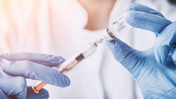 Regatul Unit a reușit să vaccineze peste 25 de milioane de oameni cu prima doză de vaccin împotriva COVID-19