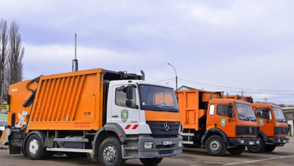 Regia Autosalubritate anunță licitație publică pentru procurarea a 44 de camioane pentru transportarea deșeurilor municipale