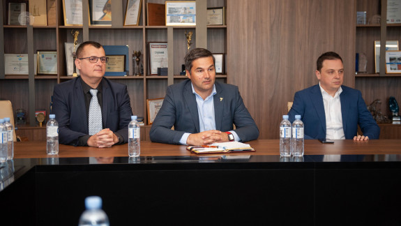 Reprezentanți ai Guvernului de la București au vizitat Victoriabank, cea mai mare investiție românească în Republica Moldova (VIDEO)
