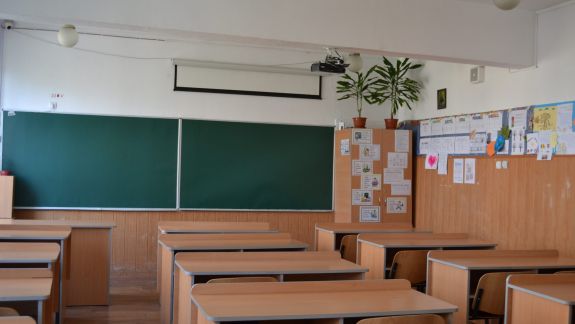 România: Școlile și grădinițele vor rămâne deschise cu prezența fizică a elevilor până la pragul de 6 la mie 