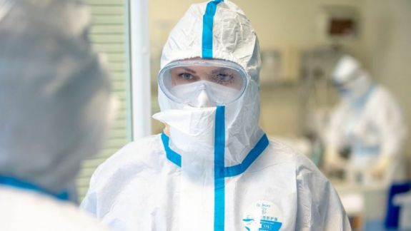 România trimite în Slovacia o echipă de medici pentru a ajuta țara să facă față pandemiei COVID-19