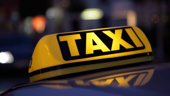 Amenda de 75.000 de lei a unei companii de taxi din R. Moldova, anulată de prima instanţă