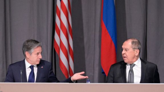 Secretarul de Stat al SUA și ministrul de externe al Rusiei se întâlnesc astăzi la Geneva pentru discuții în privința crizei din Ucraina