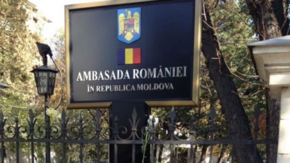 Secția consulară a Ambasadei României la Chișinău își suspendă activitatea pentru o zi. Personalul, testat la COVID-19