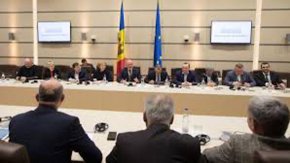 Sergiu Sîrbu, despre detaliile negocierilor PSRM-PD: „Dacă Dodon câștigă alegerile, atunci PD ar putea obține și funcția de premier”