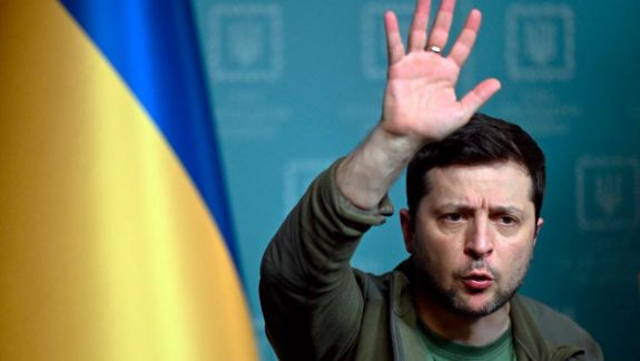 SINTEZĂ | Turul virtual al lui Zelenski, diplomația precaută a marilor puteri și civili uciși în rând la pâine. Războiul din Ucraina în revista presei internaționale