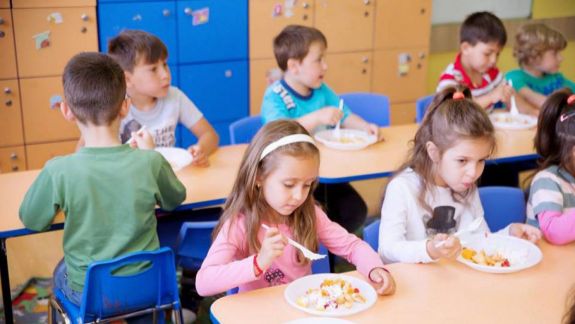 Sistemul de alimentație a copiilor din grădinițele și școlile publice din capitală va fi modificat