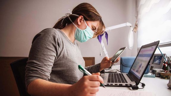 Fiecare al doilea moldovean a continuat să meargă fizic la muncă, în pofida pandemiei (STUDIU)