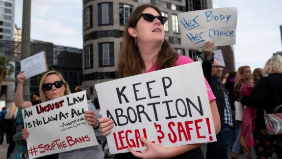 SUA: Curtea Supremă respinge anularea legii radicale din Texas, prin care sunt interzise aproape în totalitate avorturile