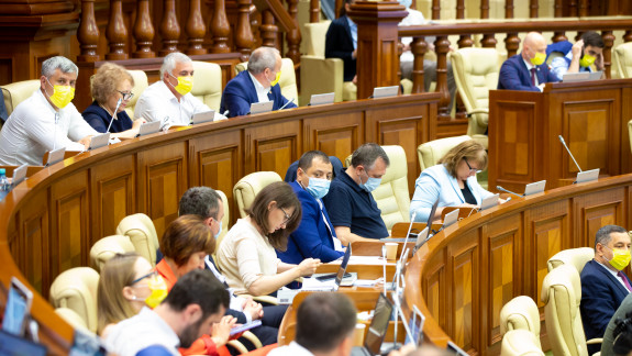 Timbrul de acciză va fi aplicat direct pe pachet la cartuşele şi rezervele pentru țigările electronice