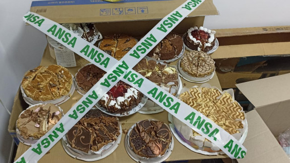 Tort cu mucegai: ANSA a retras din comercializare mai multe loturi de produse de patiserie (FOTO)