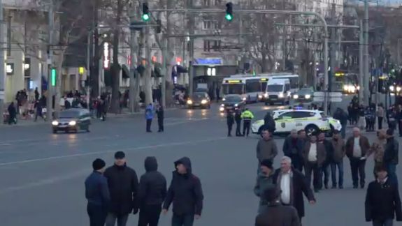 Traficul rutier pe străzile Pușkin și Bodoni, deblocat. Veteranii promit noi blocaje dacă premierul nu iese la dialog