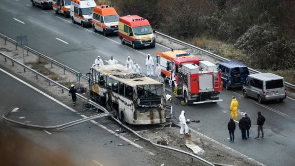 Tragedie pe un traseu din Bulgaria: 46 de pasageri au decedat în flăcările unui autocar ce a luat foc într-un accident