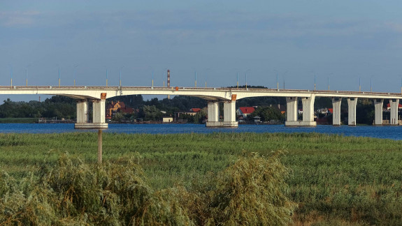 Ucraina confirmă lovituri asupra unui pod important din Herson și susține că a înregistrat progrese în alte părți din regiune