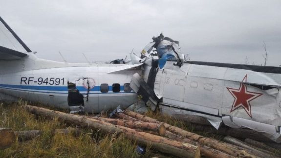 Un avion cu parașutiști civili s-a prăbușit în Rusia, iar 16 persoane au decedat. Sunt și supraviețuitori