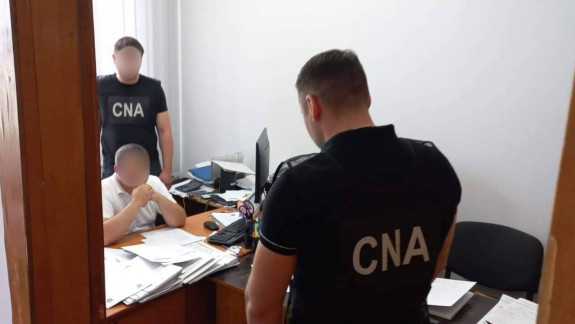 Un consilier de probațiune din Ocnița, reținut în flagrant. A fost pornită urmărire penală pentru coruperea pasivă