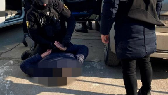 Un fost polițist, reținut de oamenii legii. Ar fi promis unui bărbat că-l va ajuta să se angajeze în cadrul Inspectoratului General al Poliției