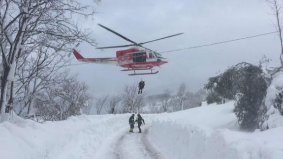 Un hotel din munții italieni a fost distrus de avalanșă. zeci de persoane au murit