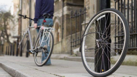 Un tânăr din capitală a fost reținut pentru furtul a cel puțin cinci biciclete. Ce riscă acesta