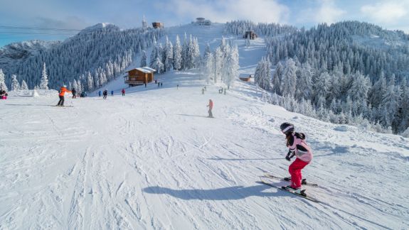 Vacanță pe timp de pandemie: Cum vor activa în acest an stațiunile de schi din România