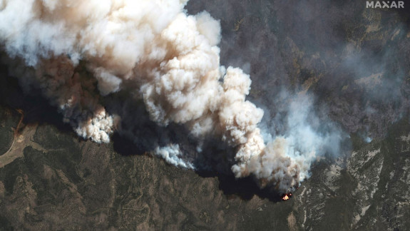 Vestul SUA, cuprins de incendii de vegetații: Sute de mii de ha de teren și sute de locuințe distruse de foc