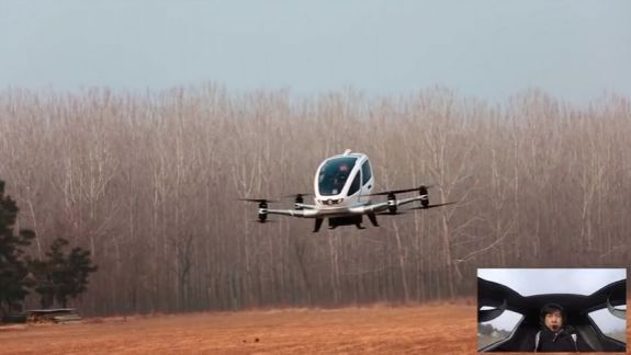 VIDEO. Imagini cu testele „taxiurilor zburătoare”. Cum arată o plimbare în megadrona cu viteză de 130 km/oră