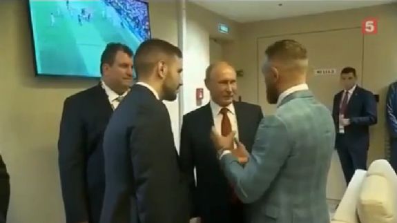VIDEO. Reacția imediată a gărzii de corp a lui Putin după ce McGregor a pus mâna pe președintele rus