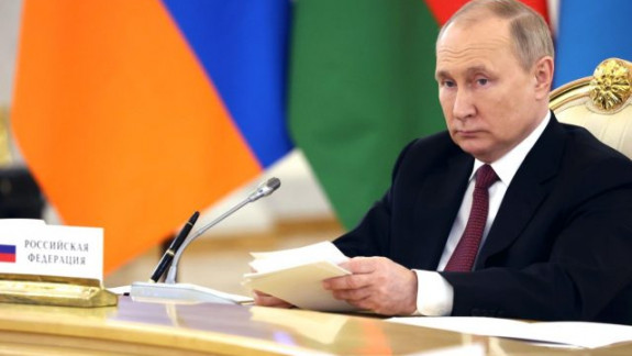 Vladimir Putin a semnat un decret care facilitează şederea refugiaţilor ucraineni pe termen nelimitat în Rusia